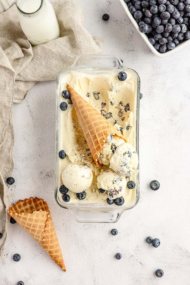 Blueberry Cheesecake Ice Cream by xoxo Bella // FoodNouveau.com