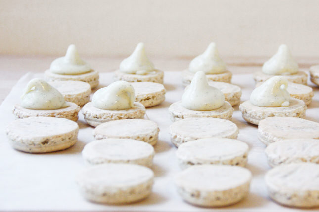 Vanilla French macarons with vanilla bean filling // FoodNouveau.com