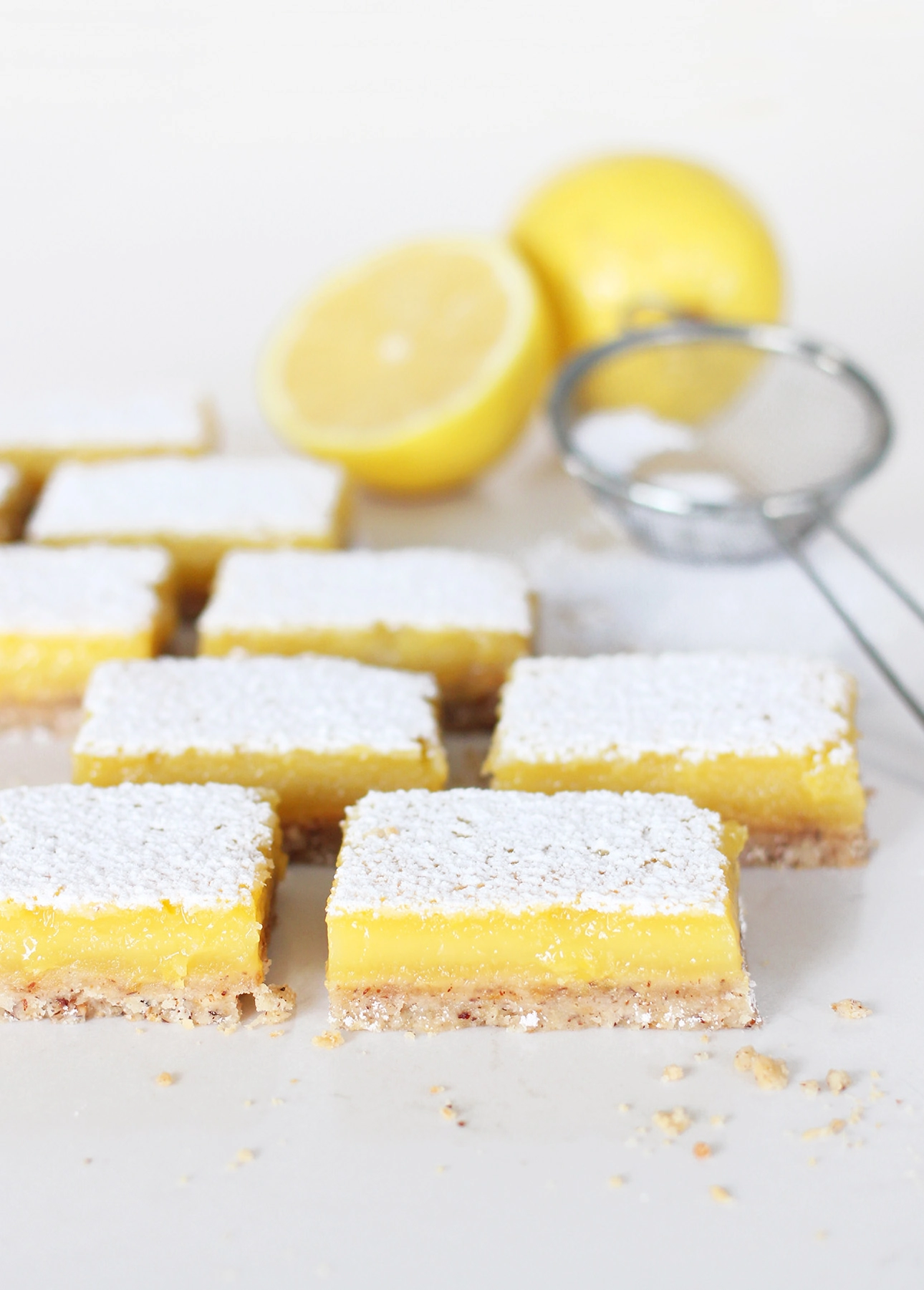 Easy, Dairy-Free Lemon Bars // FoodNouveau.com