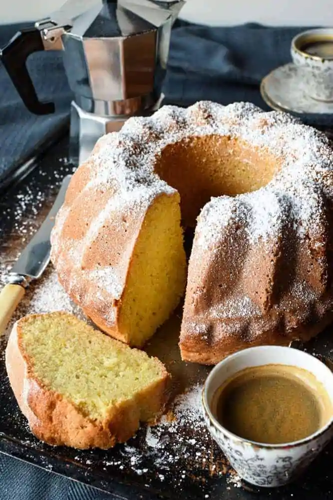 Lemon Yogurt Cake by Marcellina in Cucina // FoodNouveau.com