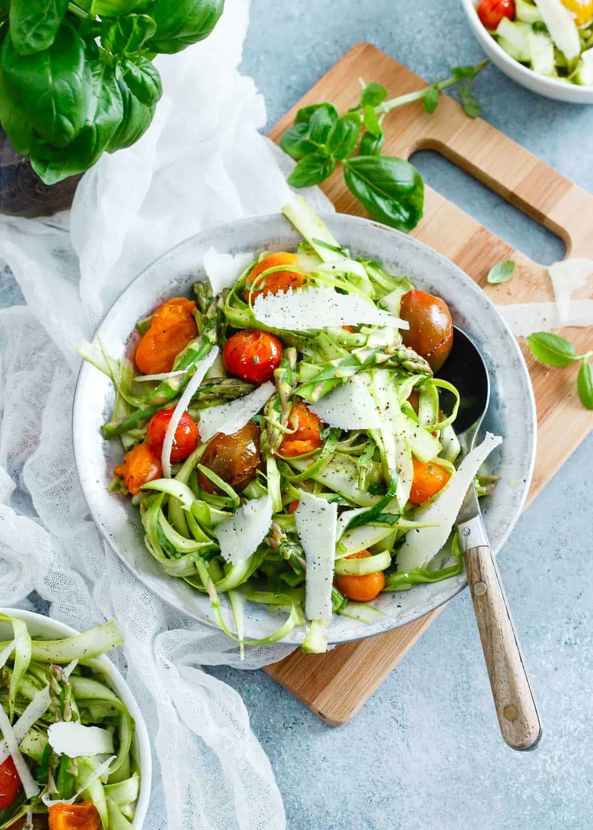 Lemony Asparagus Tomato Salad by Running to the Kitchen // FoodNouveau.com