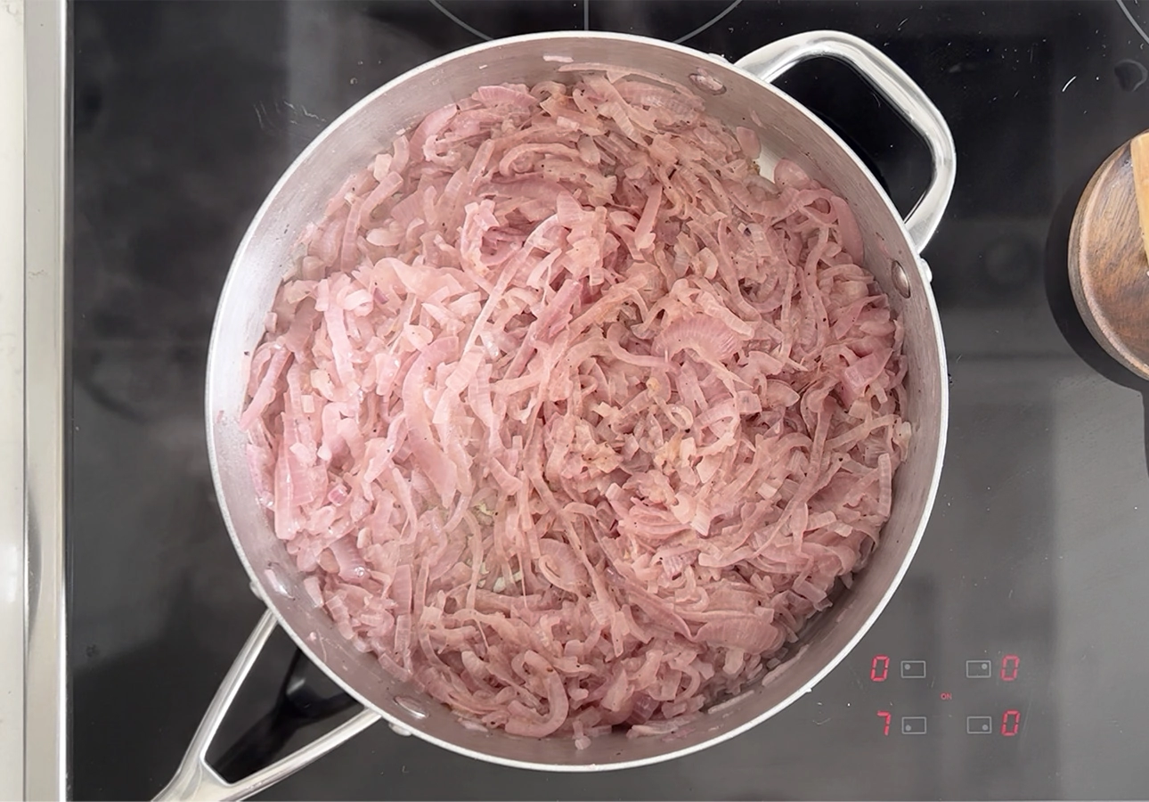 Caramelizing onions to make pissaladière // FoodNouveau.com